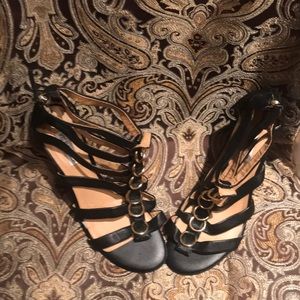 Black Wedge with Gold Ring Detail.  9M